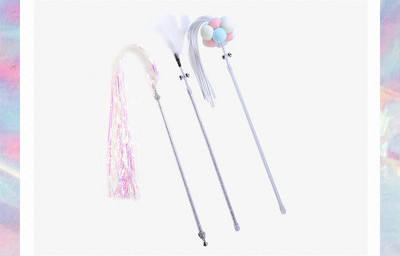 Kassi mängupulk sulgede ja metallist kaunistusega