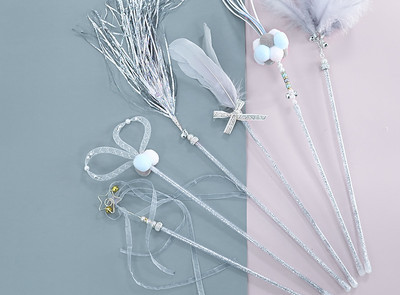 Kassi mängupulk sulgede ja metallist kaunistusega