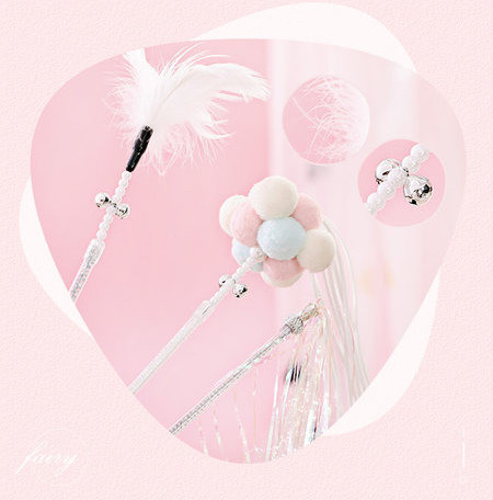 Kassi mängupulk sulgede ja metallist kaunistusega