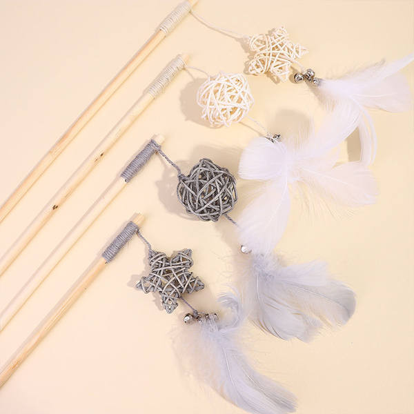 Undiță de pescuit tip jucărie pisică cu pandantive diferite