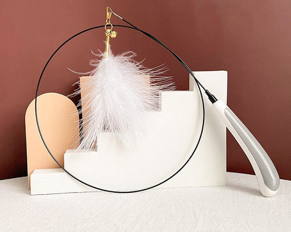 Mänguõng udusulgedega kassidele