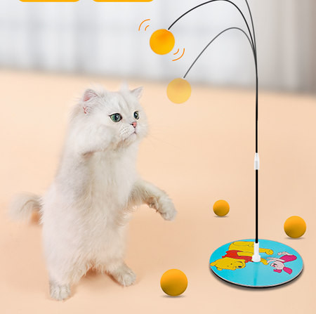 Kassi mänguasi pallidega