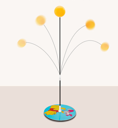 Kassi mänguasi pallidega