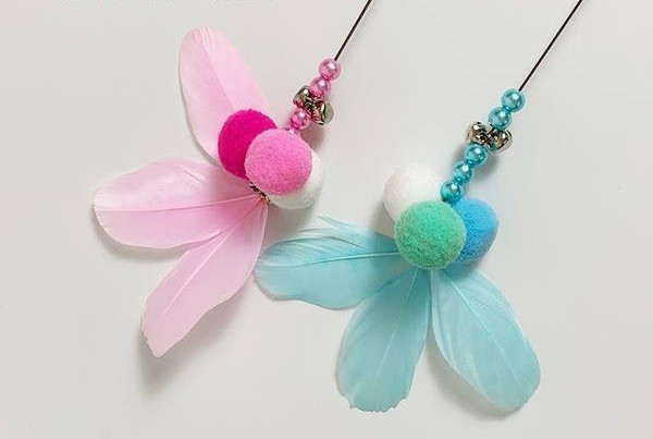 Jucărie pisică cu pandantiv - patru culori