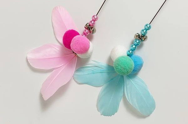 Jucărie pentru pisici - cu pene