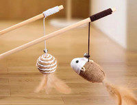 Undiță de pescuit jucărie din lemn pentru pisici