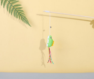 Jucărie pentru pisici pe undița de tip frânghie