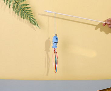 Jucărie pentru pisici pe undița de tip frânghie