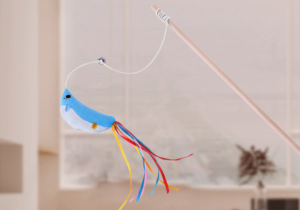 Jucărie pentru pisici pe undița de tip frânghie