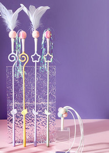 Jucărie distractivă pe un băț pentru o pisică