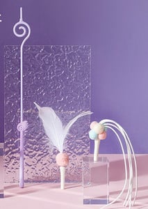 Jucărie distractivă pe un băț pentru o pisică