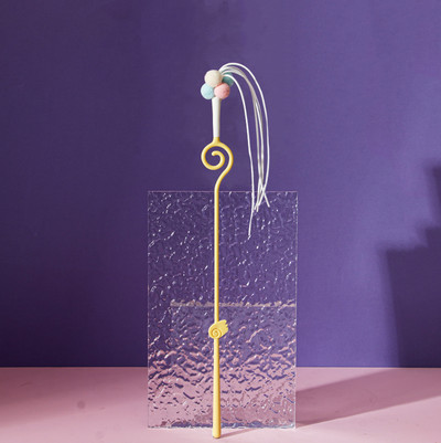 Jucărie distractivă pe un băț pentru o pisică