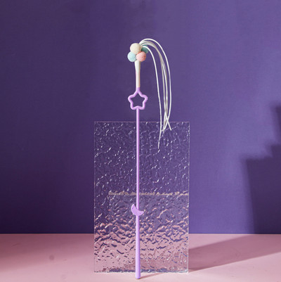 Jucărie distractivă pe un băț pentru o pisică