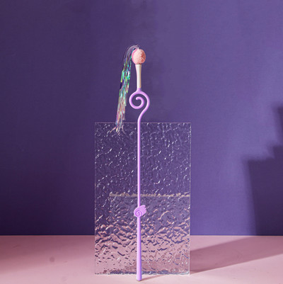 Jucărie distractivă pe un băț pentru o pisică