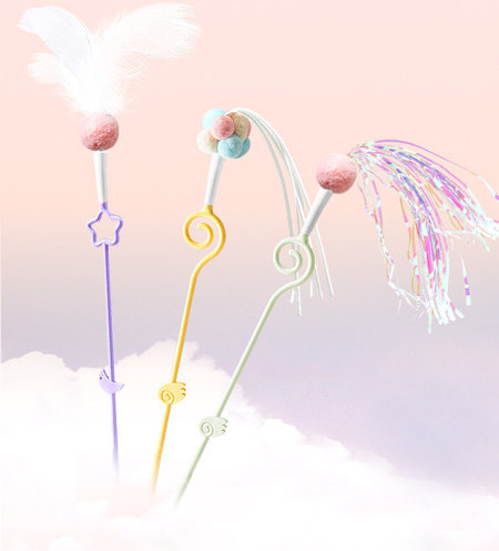 Jucărie distractivă pe un băț pentru o pisică