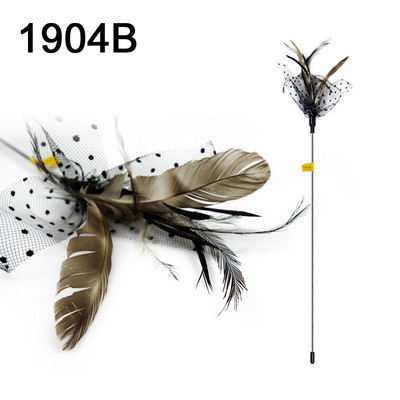 Kassi mängupulk sulgedega