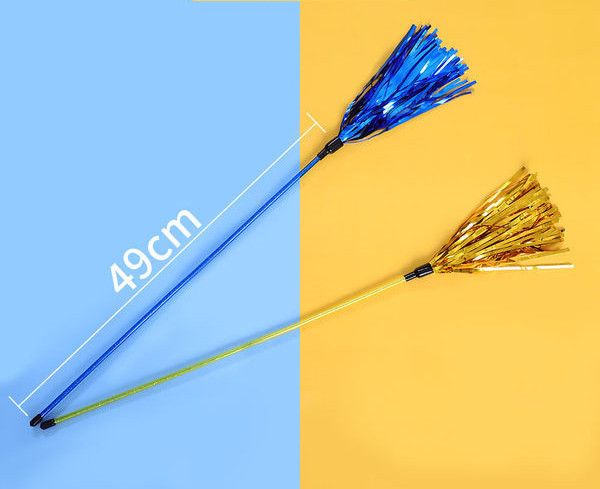 Παιχνίδι γάτας με γυαλιστερό κρόσσι σε ραβδί