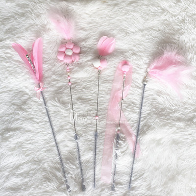 Jucărie pisică cu pene - mai multe modele