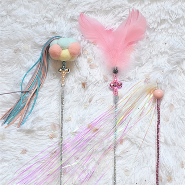 Jucărie pisică cu pene - mai multe modele