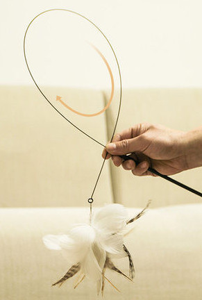 Igračka štap za pecanje s privjeskom perja za mačke