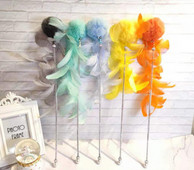 Jucărie pentru pisici tip undiță cu pene colorate