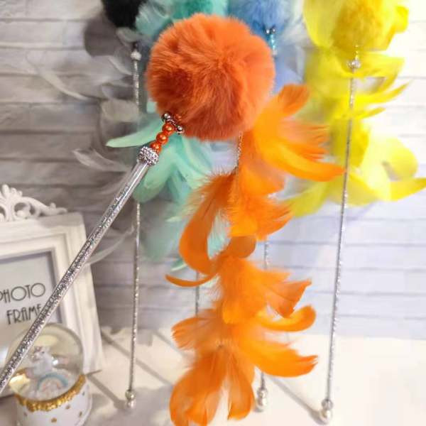 Jucărie pentru pisici tip undiță cu pene colorate