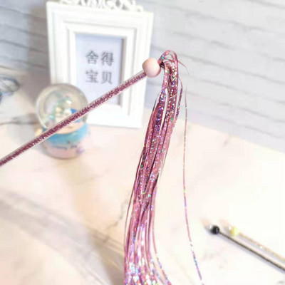 Jucărie pentru pisici cu franjuri și băț strălucitor