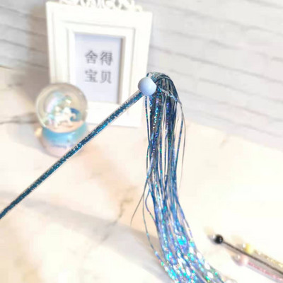 Jucărie pentru pisici cu franjuri și băț strălucitor