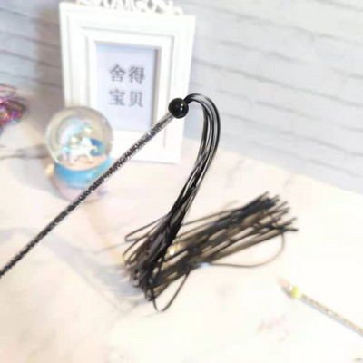 Jucărie pentru pisici cu franjuri și băț strălucitor