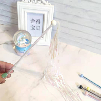 Jucărie pentru pisici cu franjuri și băț strălucitor