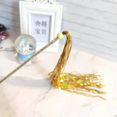 Jucărie pentru pisici cu franjuri și băț strălucitor