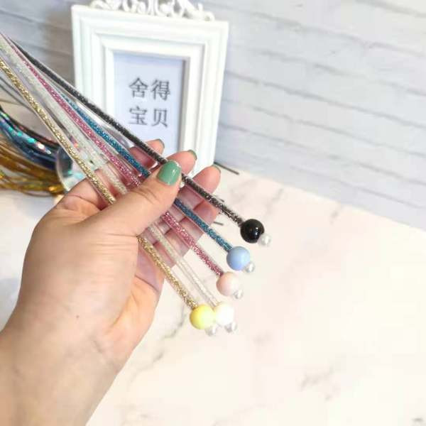 Jucărie pentru pisici cu franjuri și băț strălucitor