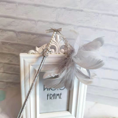 Băț de jucărie pentru pisici cu pene colorate