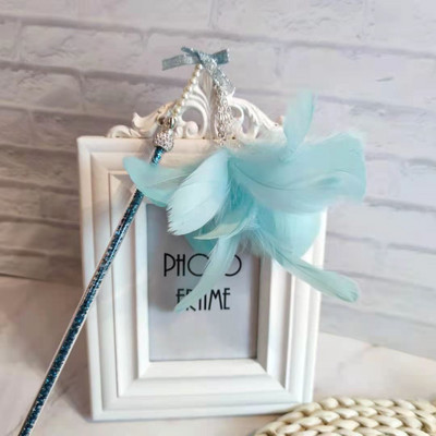 Băț de jucărie pentru pisici cu pene colorate