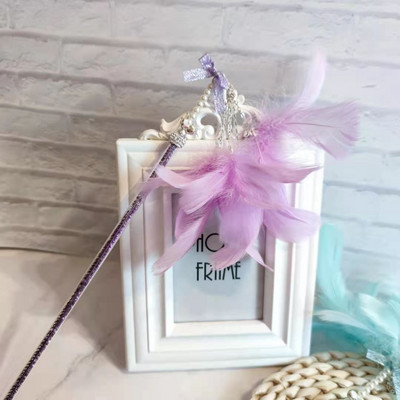 Băț de jucărie pentru pisici cu pene colorate