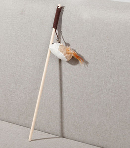 Jucărie pentru pisici cu pene și perle