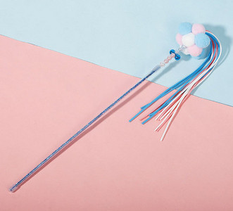 Jucărie pentru pisici cu pene și perle