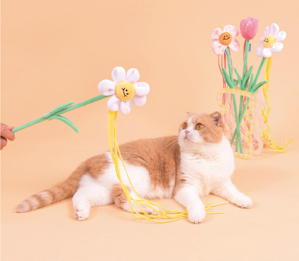 Igračka za mačke u obliku cvijeta