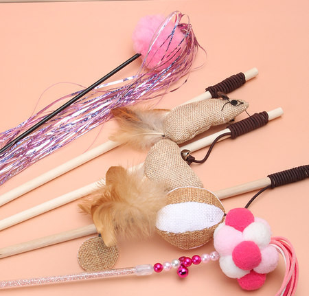 Kaķu rotaļlieta ar kuloniem - vairāki modeļi