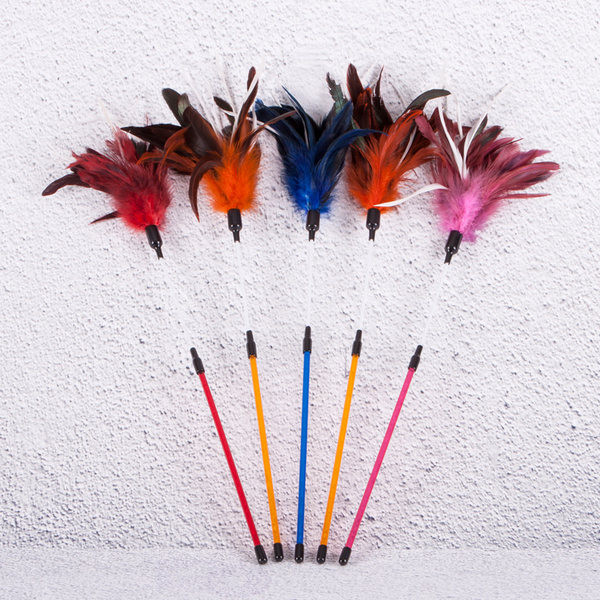 Kassi mänguasi sulgedega - mitut värvi