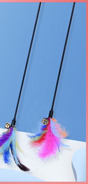 Băț de jucărie cu pandantiv pene colorate pentru pisici