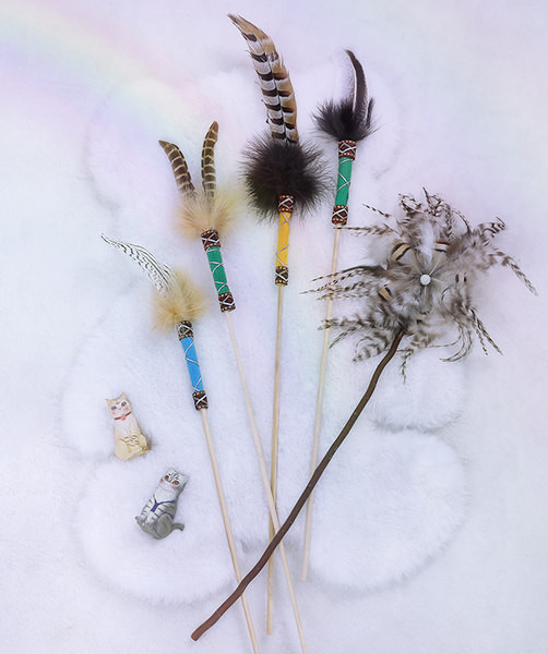 Igračka mačka s perom - tri modela