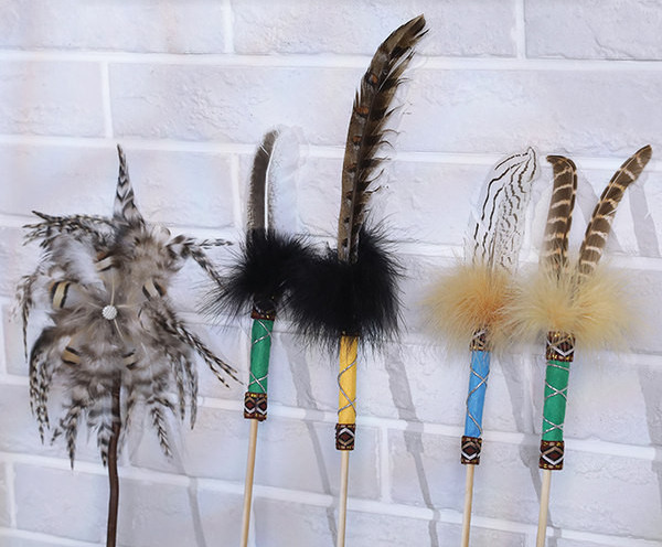 Igračka mačka s perom - tri modela