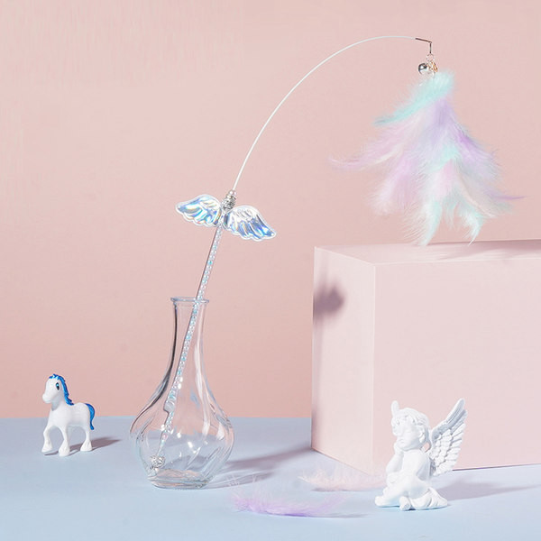 Băț de jucărie cu clopoțel și pene potrivite pentru pisoi