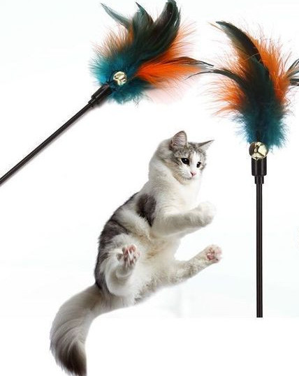 Jucărie pentru pisici cu pene colorate