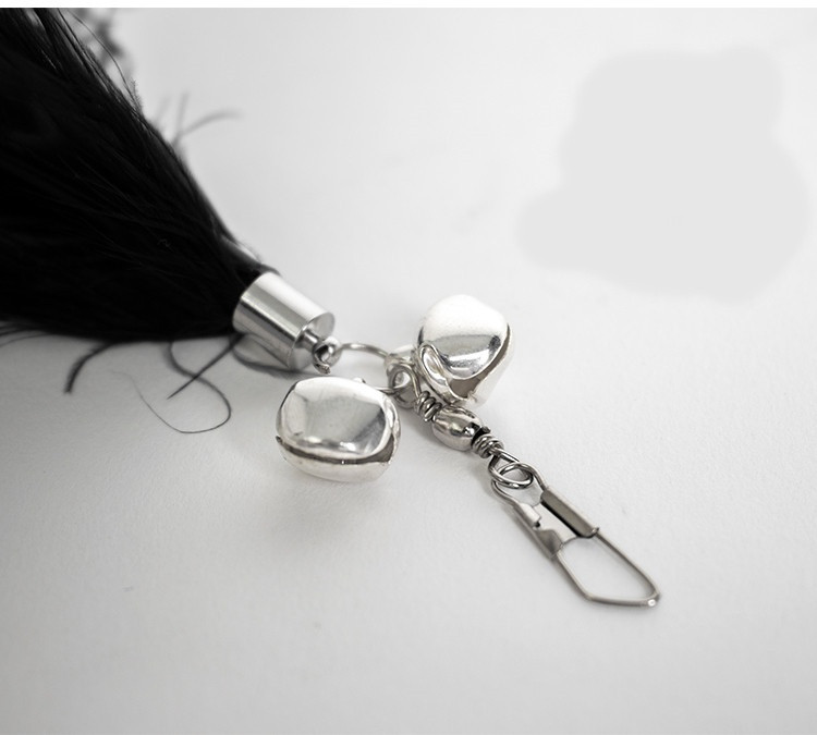 Õngeritv kassi mänguasi rippuvate sulgedega