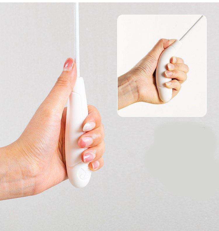 Õngeritv kassi mänguasi rippuvate sulgedega