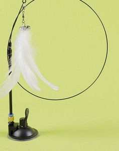 Mačka igračka zvono s perjem