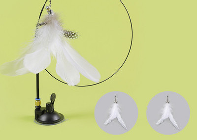 Mačka igračka zvono s perjem