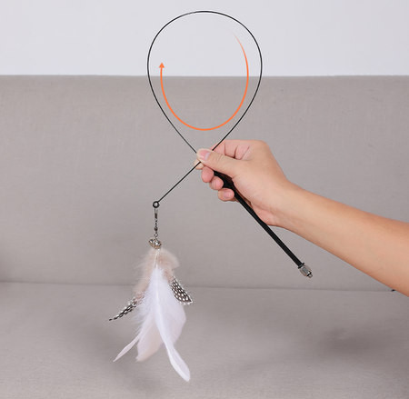 Mačka igračka zvono s perjem